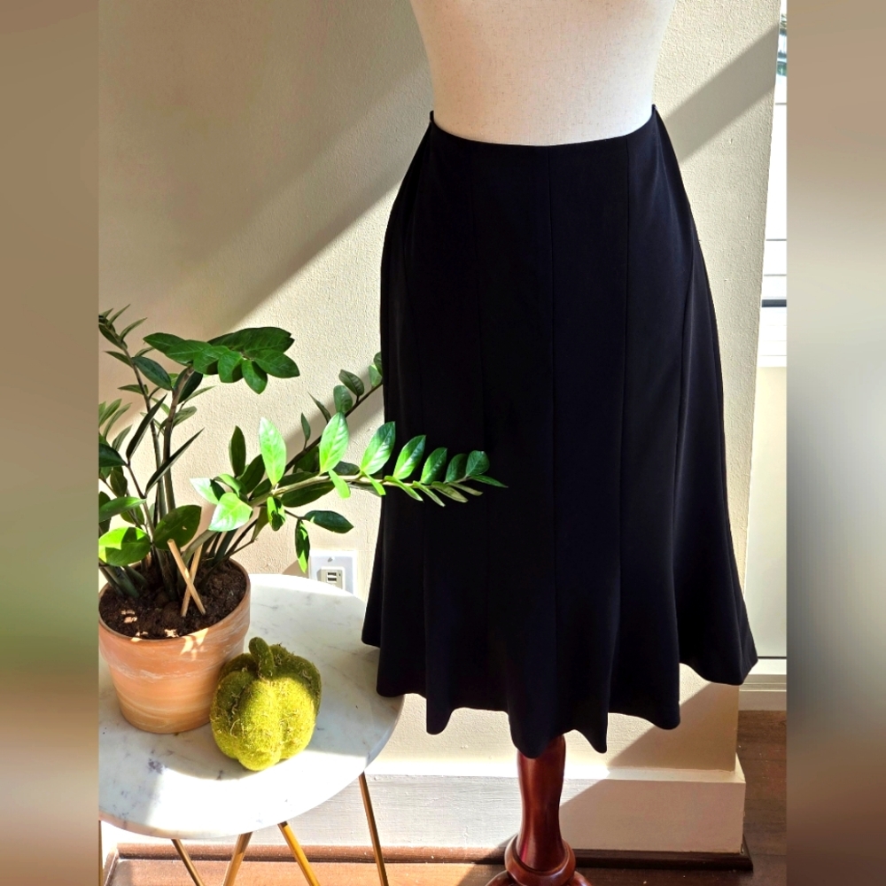 Elegant Ann Taylor Black A-Line Skirt – Size 4
